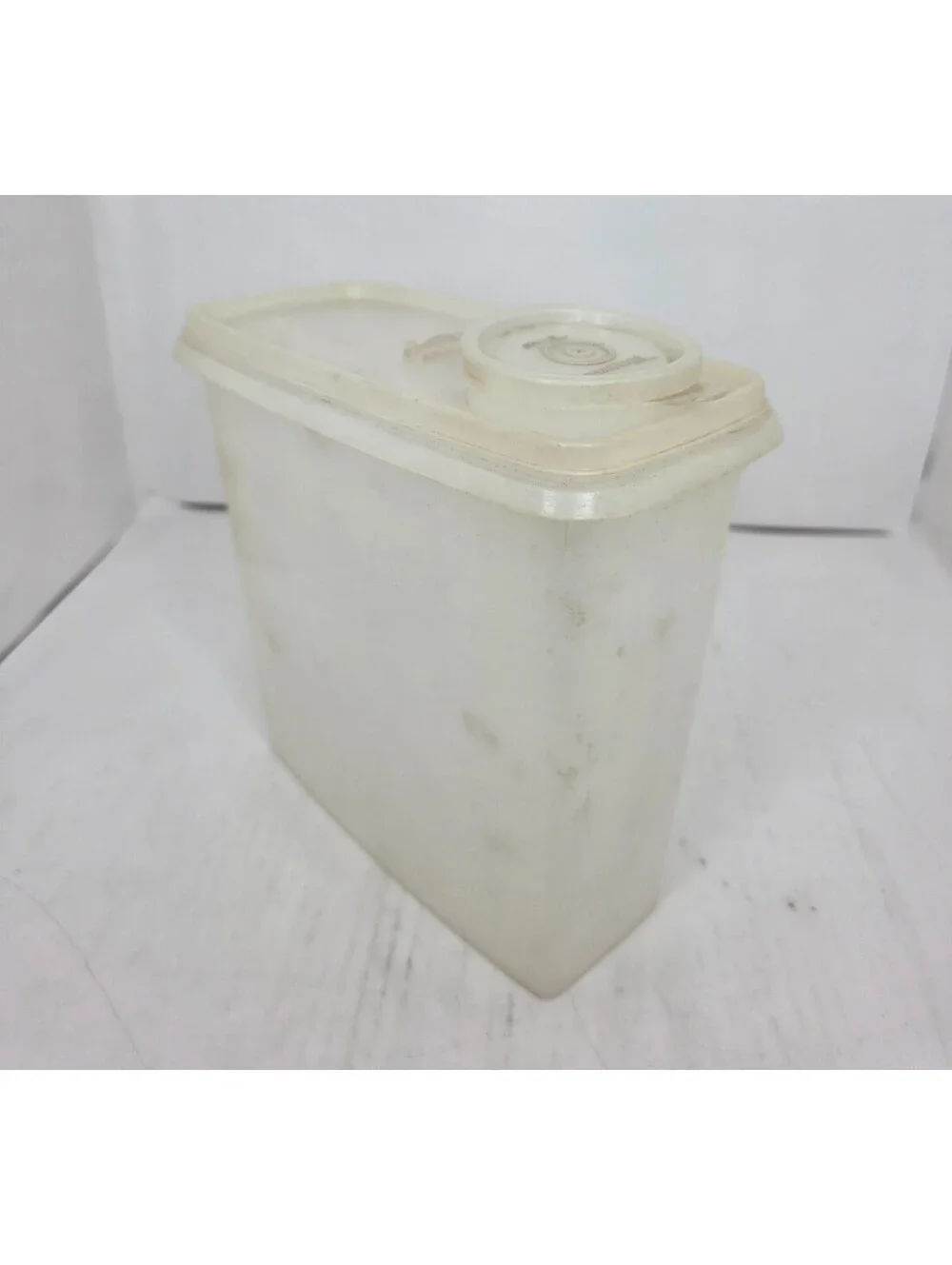 Vintage Tupperware Store N Pour Cereal Keeper Appro. 3 qts. #469